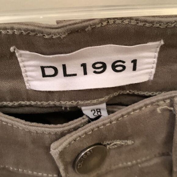 DL1961 jeans 28x27  - Picture 2 of 4